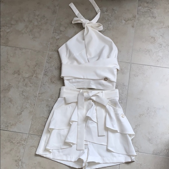 Cross HalterNeckTop wrapBelt and HighRise Shorts - Picture 7 of 12